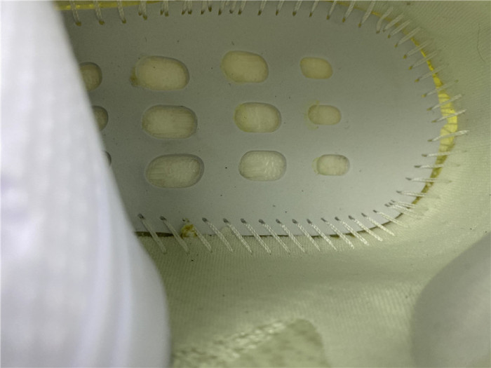 a*d*i*s Y**zy boost 380 “calcite” gz8668