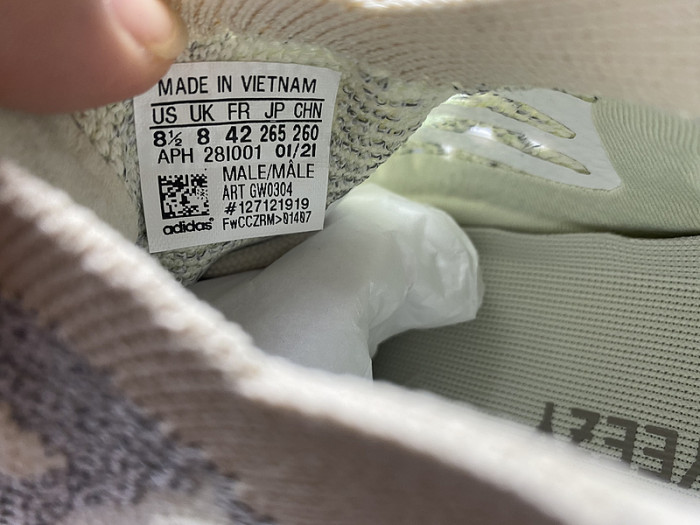 a*d*i*s Y**zy boost 380 alien blue gw0304