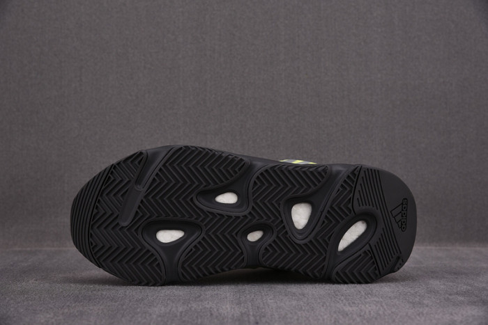 a*d*i*s Y**zy boost 700 mnvn phosphor fy3727