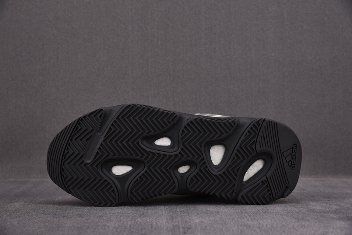 a*d*i*s Y**zy boost 700 mnvn bone fy3729