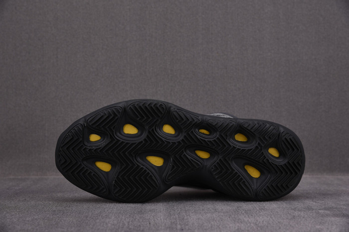 Y**zy 700 v3 glow in the dark h67799