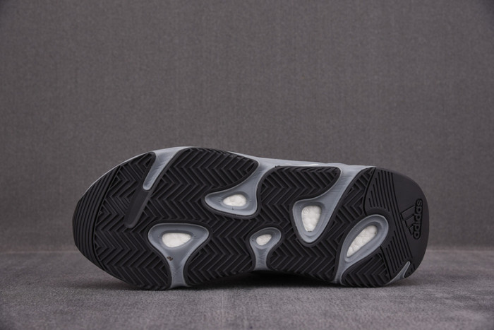 a*d*i*s Y**zy boost 700 v2 hospital blue fv8424