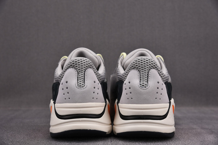a*d*i*s Y**zy boost 700 wave runner solid grey b75571