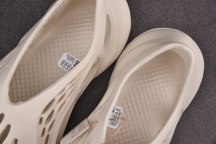 a*d*i*s Y**zy foam rnnr ararat - g55486