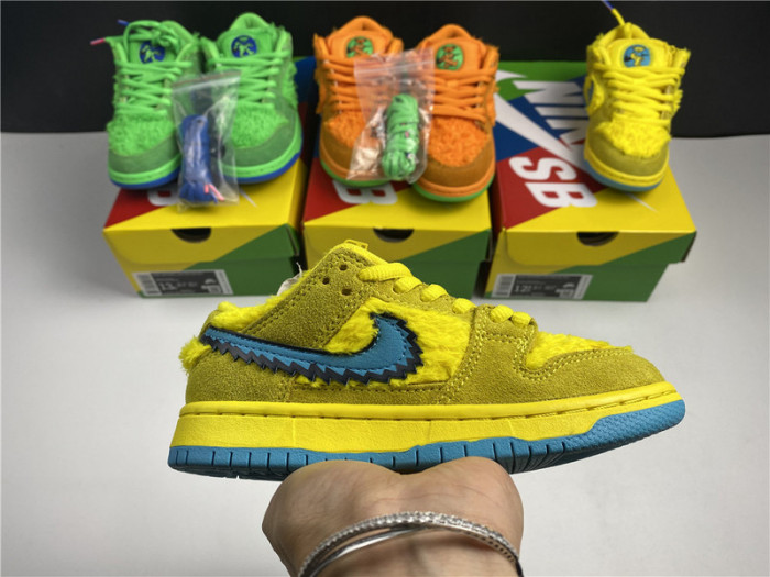 kids grateful dead x nike sb dunk low “green bear”