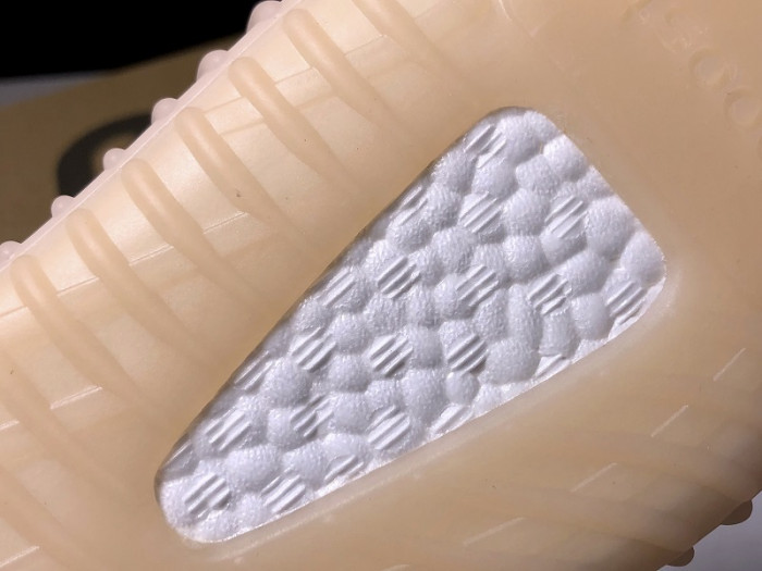 a*d*i*s Y**zy boost 350 v2 synth (reflective) fv5666