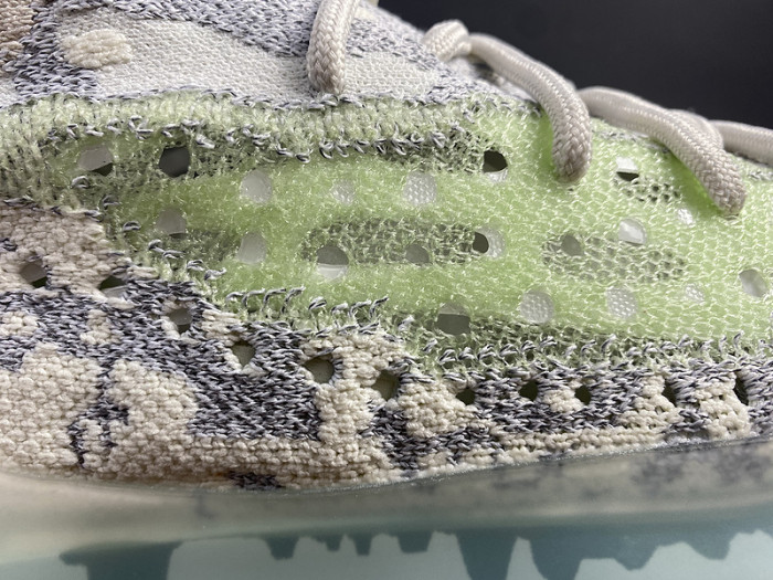 a*d*i*s Y**zy boost 380 alien blue gw0304