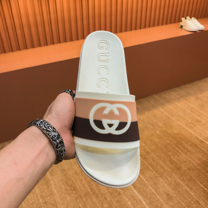 G*u*i slippers