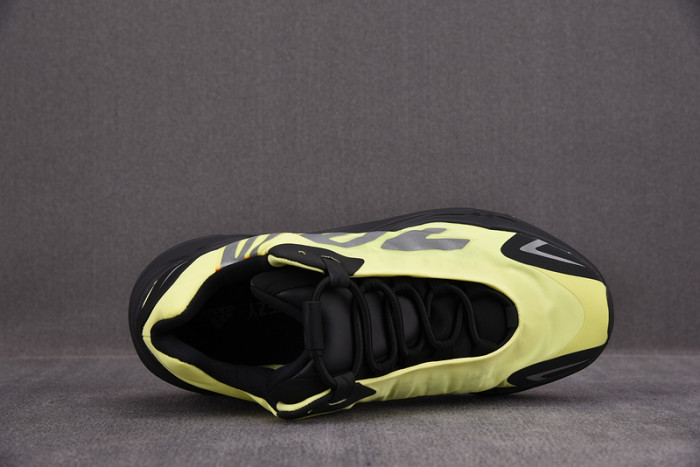 a*d*i*s Y**zy boost 700 mnvn phosphor fy3727