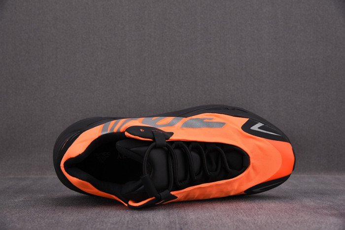 a*d*i*s Y**zy boost 700 mnvn orange - fv3258