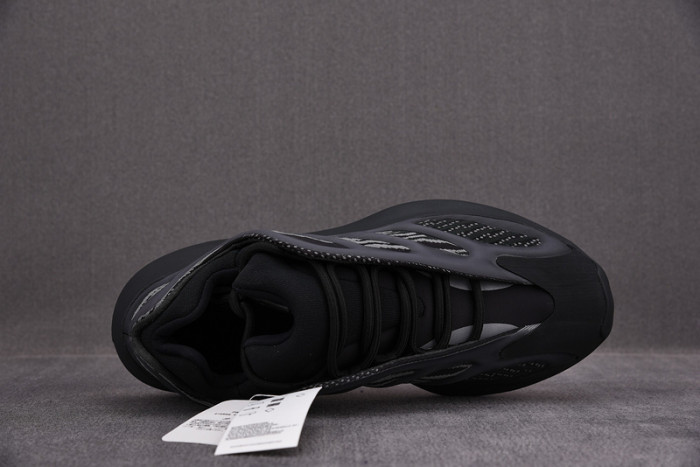 Y**zy 700 v3 glow in the dark h67799