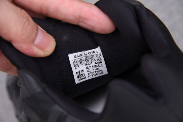 a*d*i*s Y**zy boost 700 mnvn triple black - fv4440