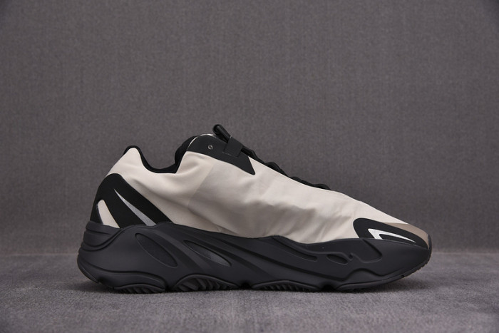 a*d*i*s Y**zy boost 700 mnvn bone fy3729