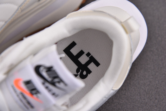 nike vaporwaffle sacai sail gum dd1875-100