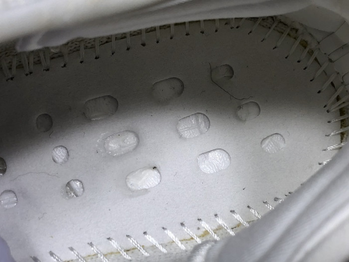 a*d*i*s Y**zy boost 350 v2 eg7962