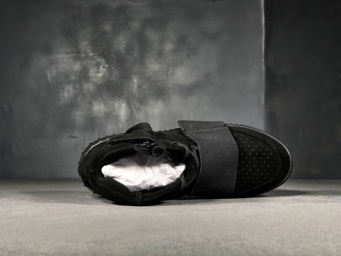 a*d*i*s Y**zy boost 750 triple black bb1839