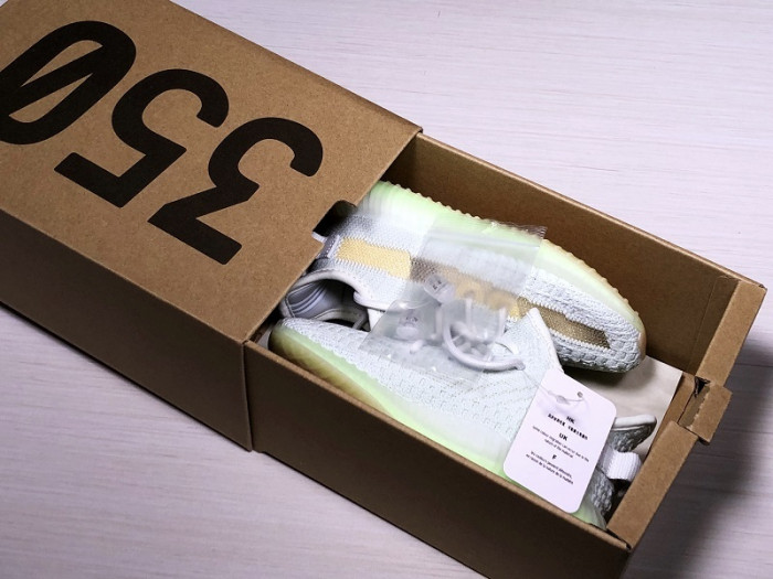 a*d*i*s Y**zy boost 350 v2 hyperspace eg7491 kids