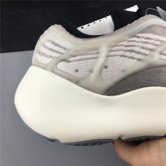 a*d*i*s Y**zy foam runner Y**zy boost 700 v3 ”ef9897