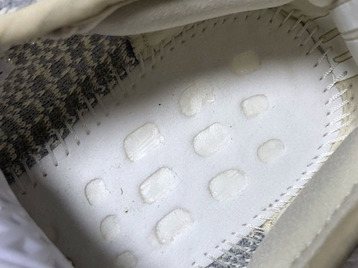 a*d*i*s Y**zy boost 350 v2 lundmark (non reflective) fu9161