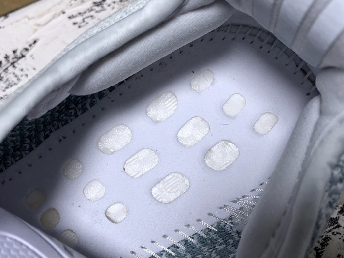 a*d*i*s Y**zy boost 350 v2 cloud white (non-reflective) fw3043